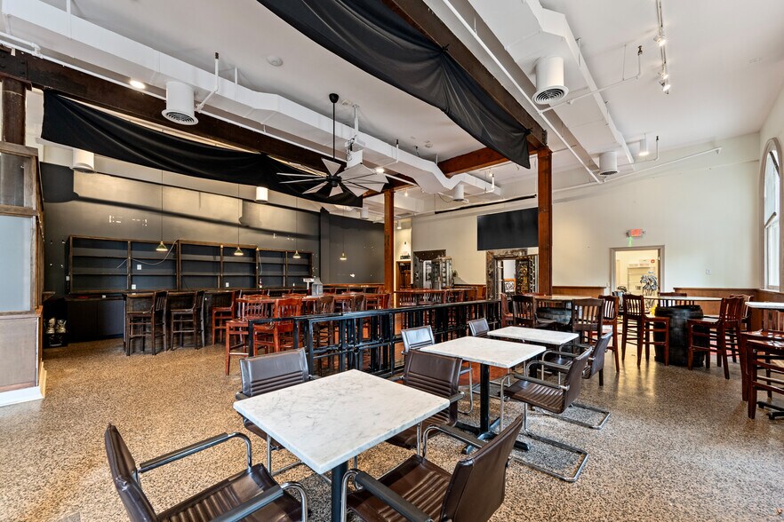 More Photos Of 100 N Loudoun St, Winchester Office For Lease