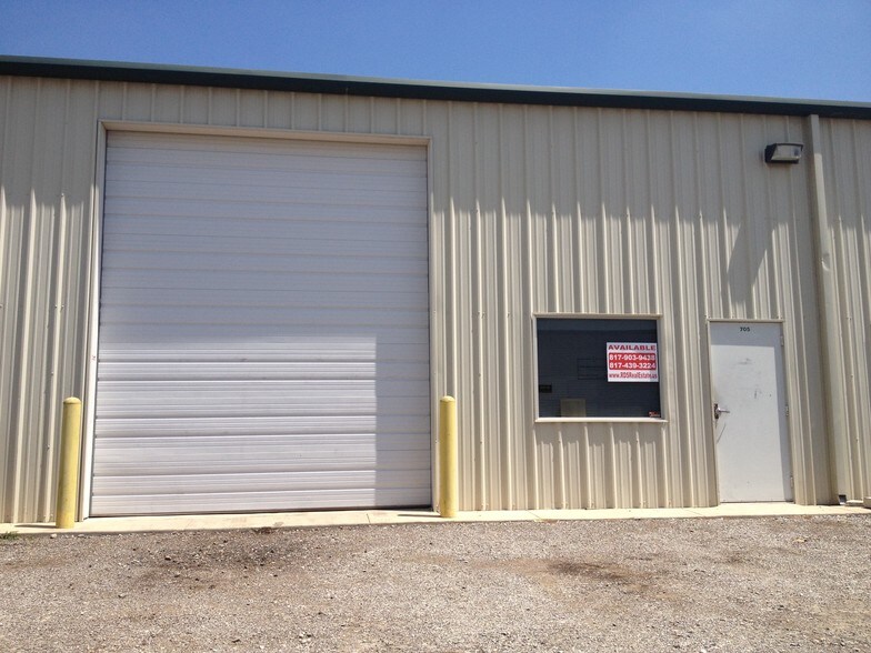 More Photos Of 850-900 Blue Mound Rd W, Haslet Light Manufacturing For Lease