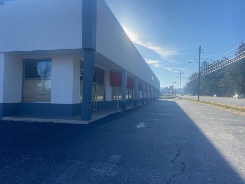 More Photos Of 582 Hendersonville Rd, Asheville General Retail For Lease