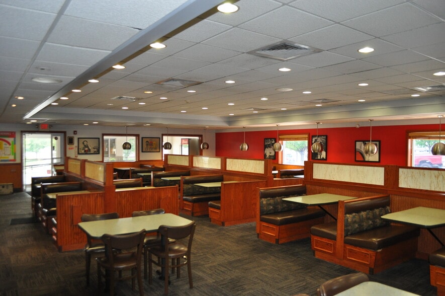 More Photos Of 7340 Fairlane Village Mall, Pottsville Freestanding For Sale