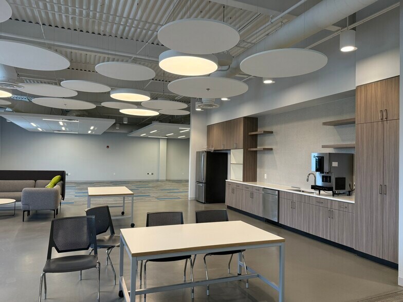 More Photos Of 3253 E Chestnut Expy, Springfield Office For Lease