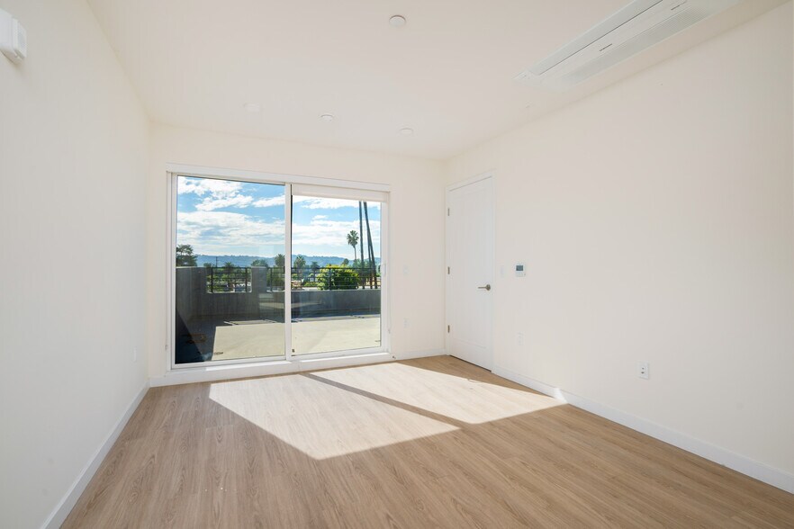 More Photos Of 14629 W Erwin St, Van Nuys Apartments For Sale