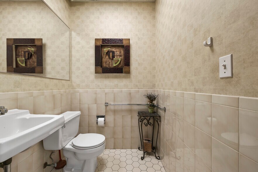 More Photos Of 1001 Clifton Ave, Clifton Medical For Sale