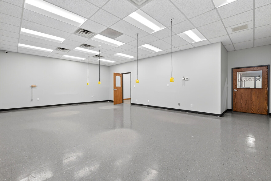 More Photos Of 3125 Medalist Dr, Oshkosh Office For Sale