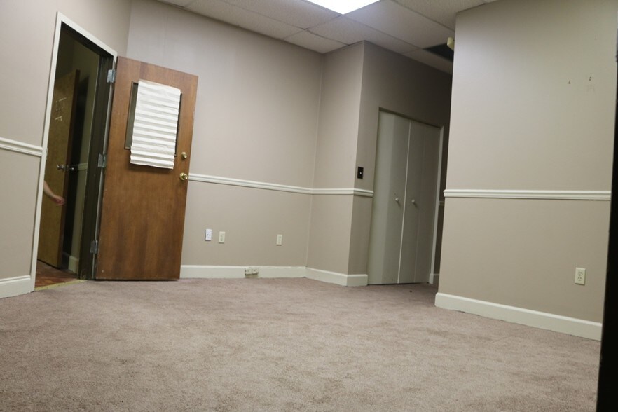 More Photos Of 808 Commerce Blvd, Riverdale Medical For Sale