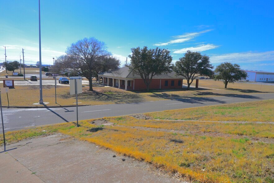 More Photos Of 4501 Northwest Freeway, Wichita Falls Loft Creative Space For Sale