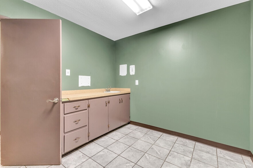 More Photos Of 60 2nd Ave SW, Taylorsville Healthcare For Sale