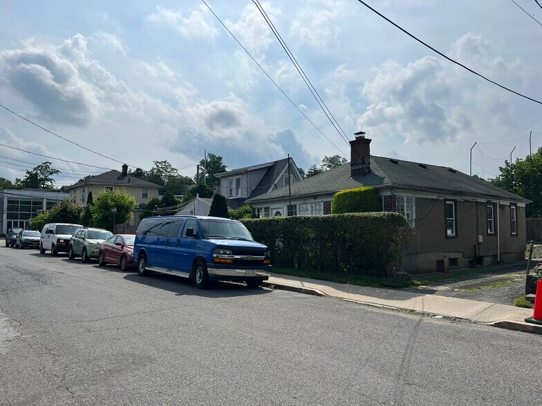 More Photos Of 512 Tarrytown Rd, White Plains Freestanding For Lease