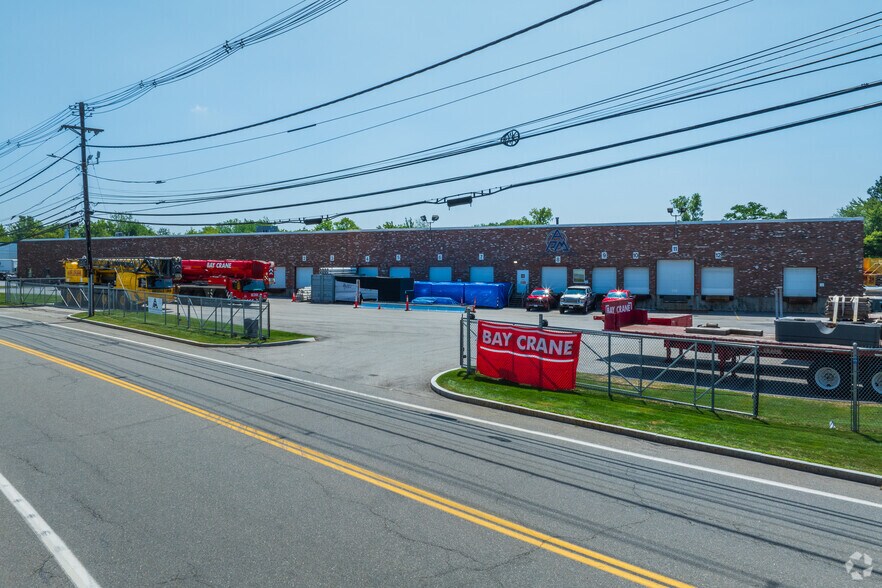 More Photos Of 15 Industrial Way, Wilmington Warehouse For Lease