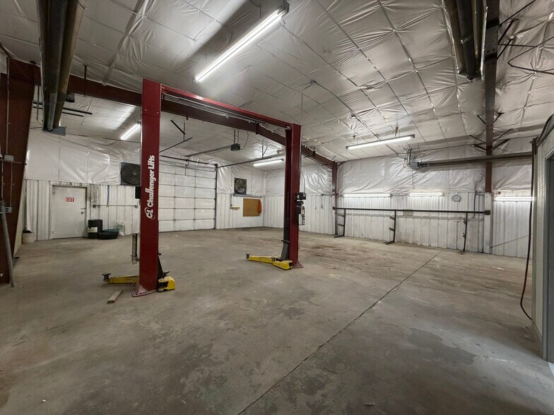More Photos Of 800 S Smith Rd, Riverton Industrial For Lease