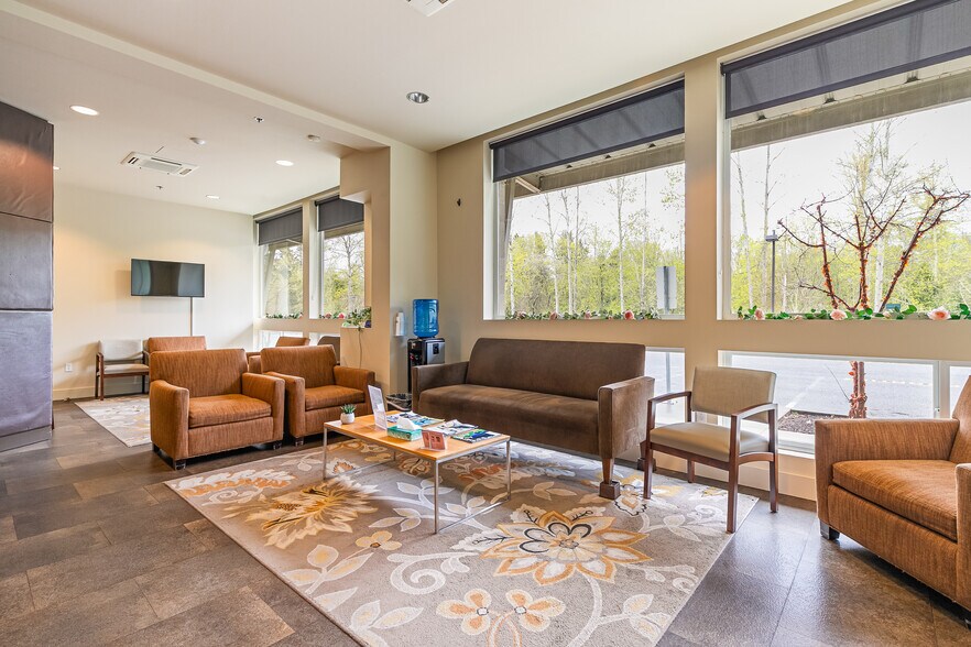 More Photos Of 905 Squalicum Way, Bellingham Flex For Sale