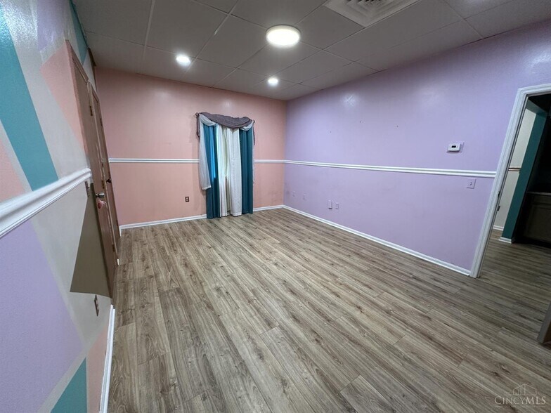 More Photos Of 2010-2040 Anderson Ferry Rd, Cincinnati Unknown For Lease