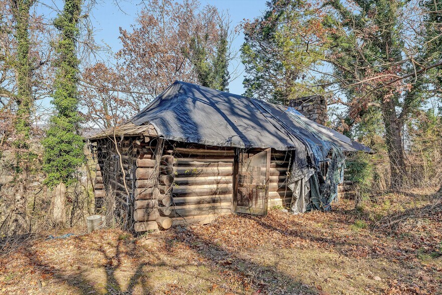 More Photos Of 934 Commander Dr, Roanoke Specialty For Sale