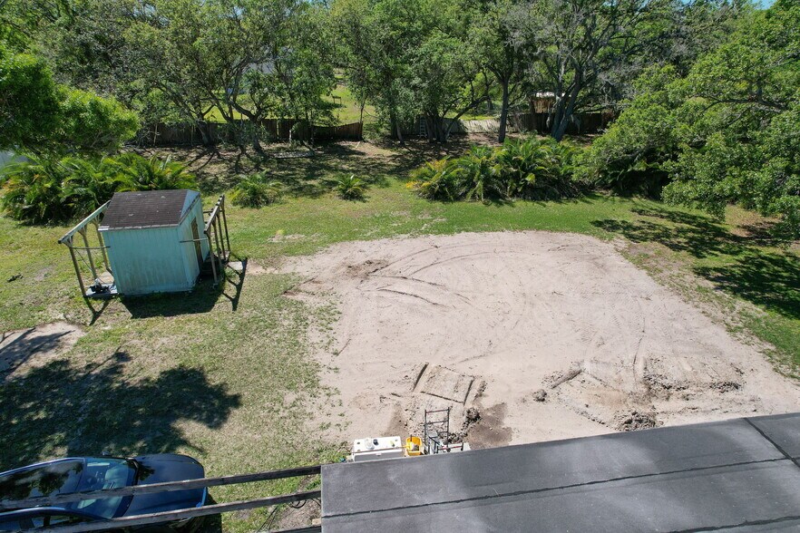 More Photos Of 5921 Causeway Blvd, Tampa Flex For Sale