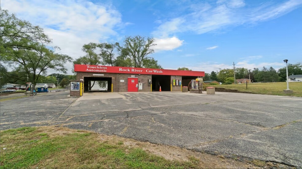 Primary Photo Of 500 E Washington St, Oregon Carwash For Sale