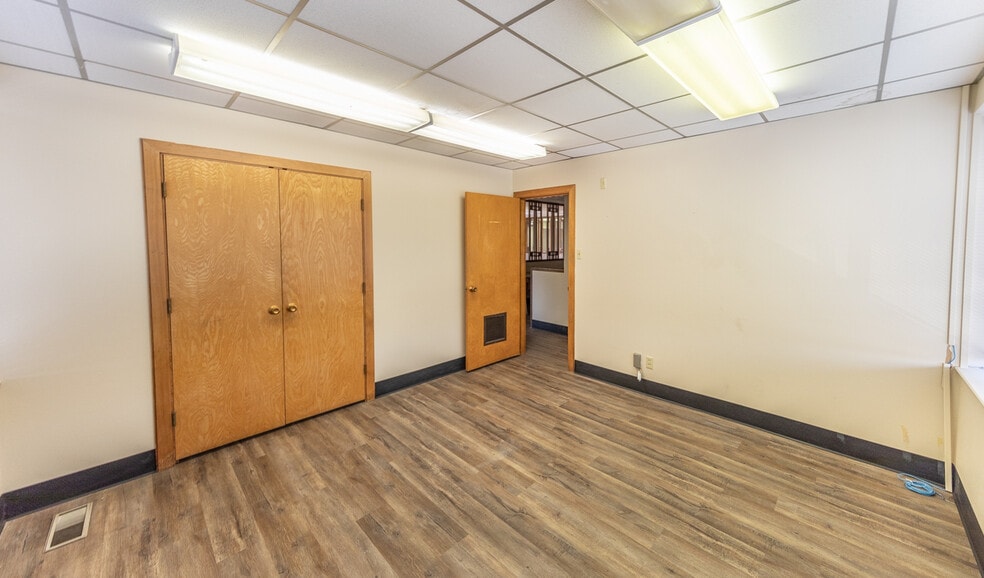 More Photos Of 5 Briercroft Office Park, Lubbock Office For Sale