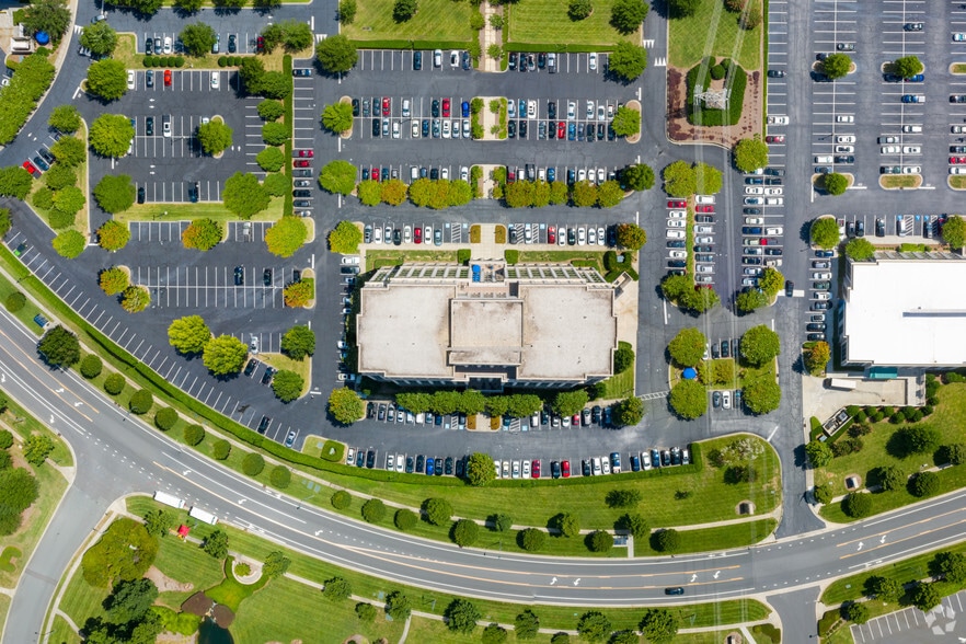 More Photos Of 14045 Ballantyne Corporate Pl, Charlotte Office For Lease