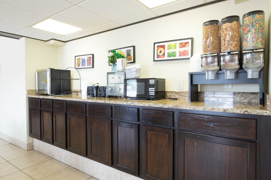 More Photos Of 21252 US Highway 19 N, Clearwater Hotel For Sale