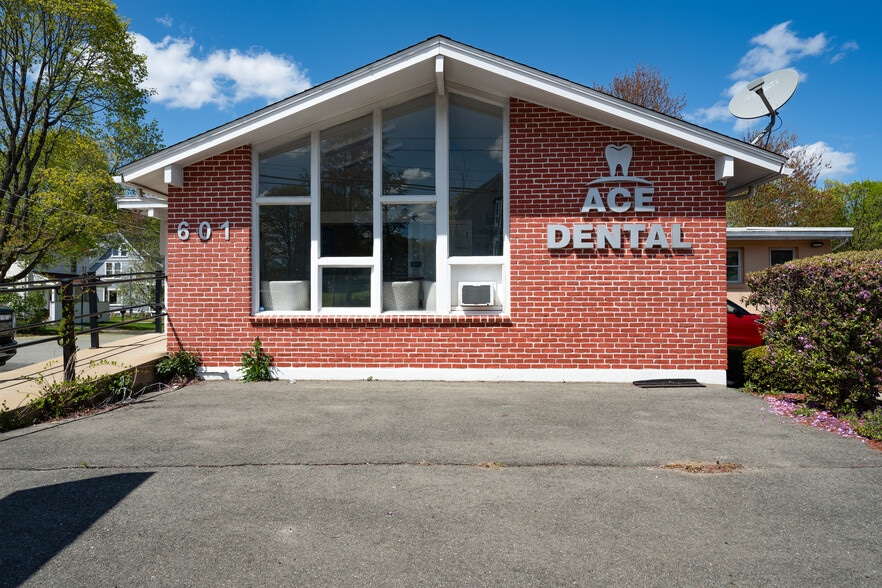More Photos Of 599-601 Pleasant St, Brockton Office For Sale