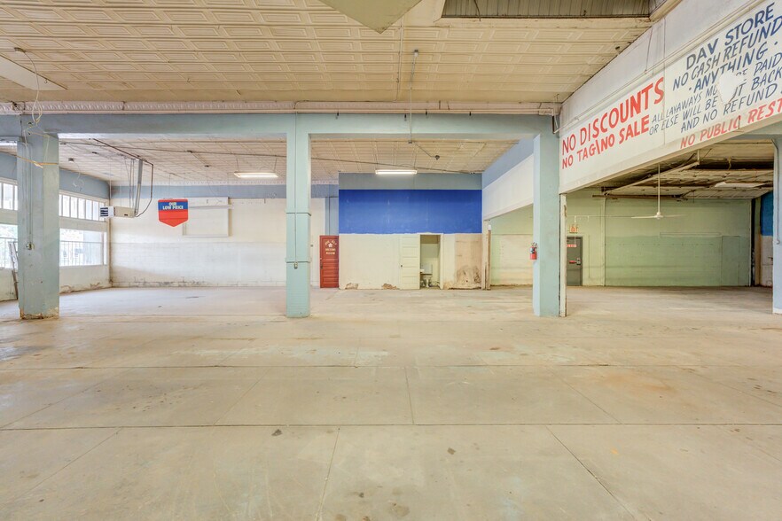 More Photos Of 1301 Buddy Holly Ave, Lubbock Warehouse For Lease