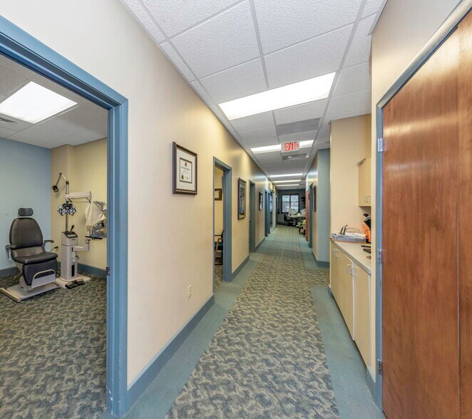 More Photos Of 2346 Drew St, Clearwater Office For Sale