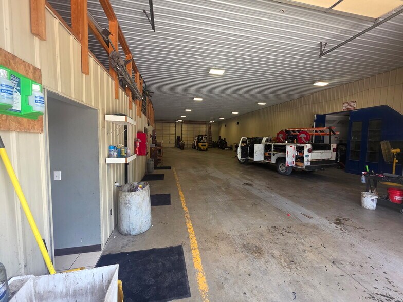 More Photos Of 100 Star Connection Dr, Wright City Warehouse For Sale