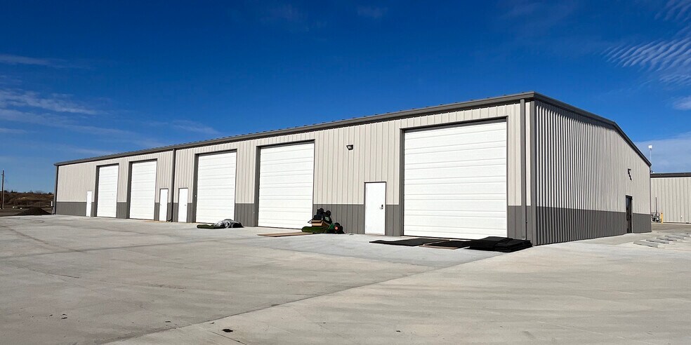 More Photos Of 1335 SW Auburn Rd, Topeka Unknown For Lease