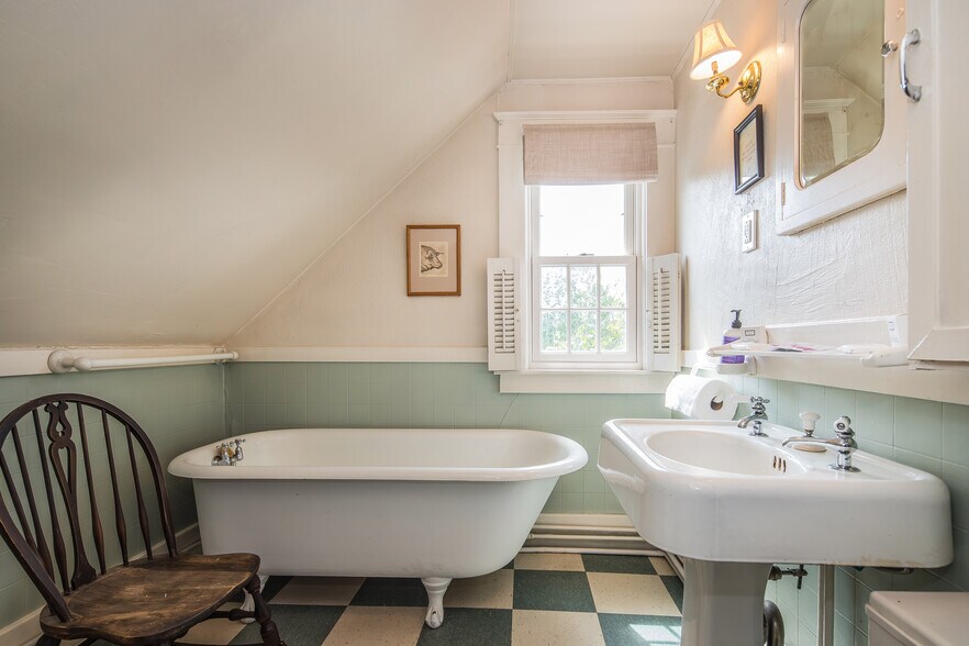 More Photos Of 54 Red Clover Ln, Mendon Hotel For Sale