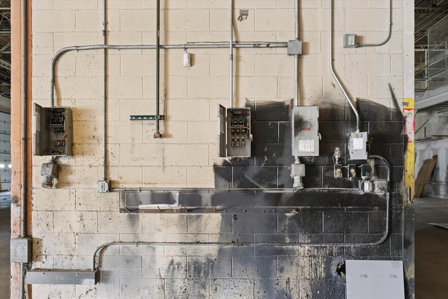 More Photos Of 211 Lee St, Saginaw Manufacturing For Sale