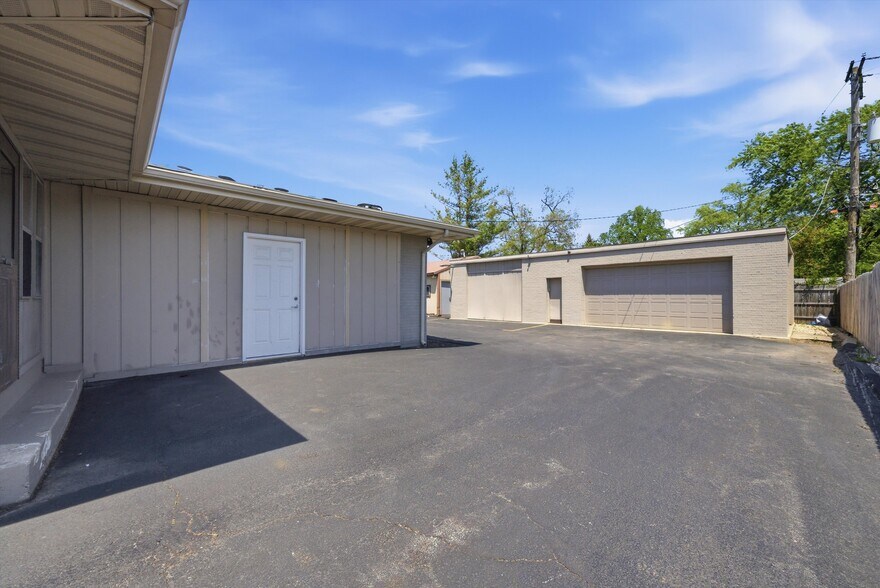 More Photos Of 2304 Plainfield Rd, Crest Hill Medical For Sale