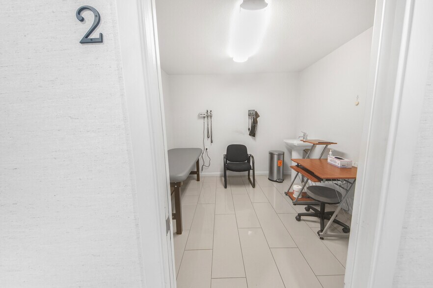 More Photos Of 7030 Bretshire Dr, Houston Medical For Sale