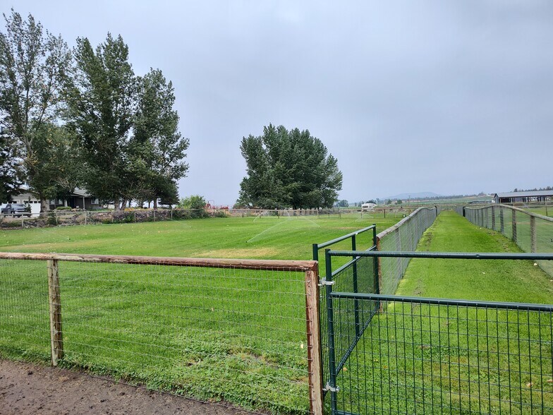 More Photos Of 9101 NW 31st St, Terrebonne Specialty For Sale