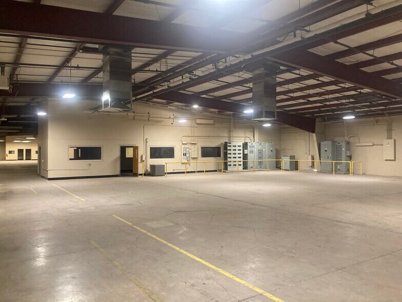 More Photos Of 6900 S Park Ave, Tucson Warehouse For Lease