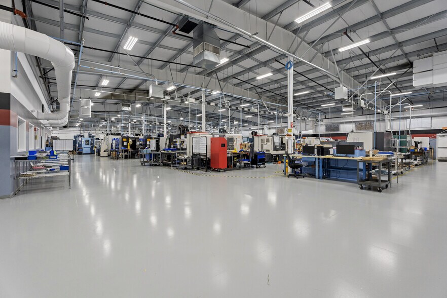 More Photos Of 2 Fox Hollow Rd, Oxford Manufacturing For Sale