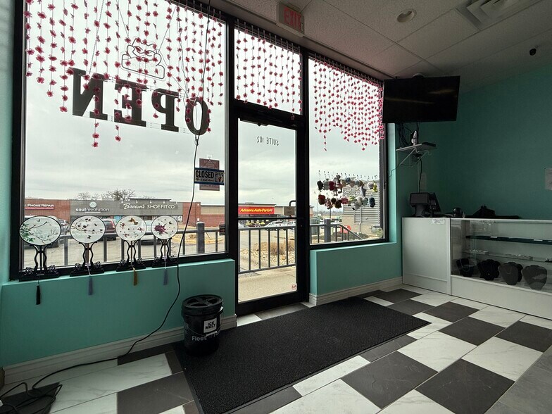 More Photos Of 806 Wacker Dr, Dubuque Restaurant For Lease