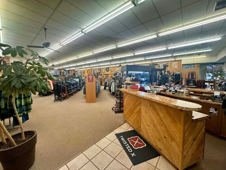 More Photos Of 2201-2207 Central Ave, Dodge City General Retail For Sale