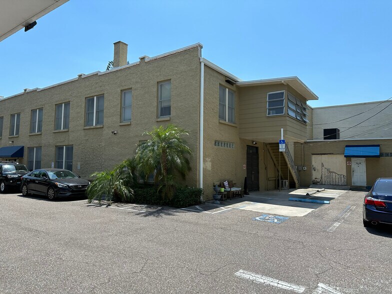 More Photos Of 675 30th Ave N, Saint Petersburg Freestanding For Sale