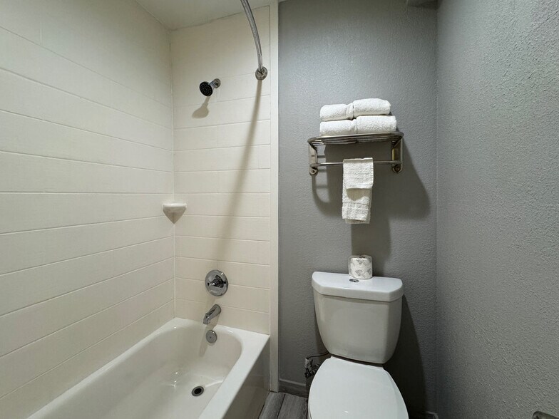 More Photos Of 2035 Paramount Blvd, Amarillo Apartments For Sale