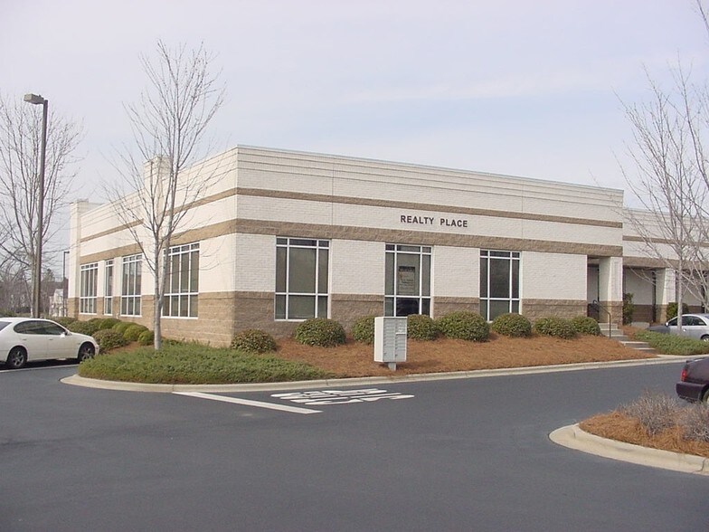More Photos Of 16325 Northcross Dr, Huntersville Office For Lease