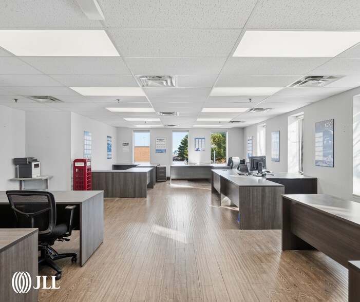 More Photos Of 6445 Van Deemter Crt, Mississauga Distribution For Lease