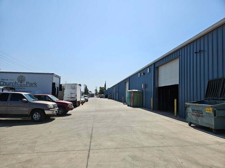 More Photos Of 202 S Santa Cruz Ave, Modesto Warehouse For Lease