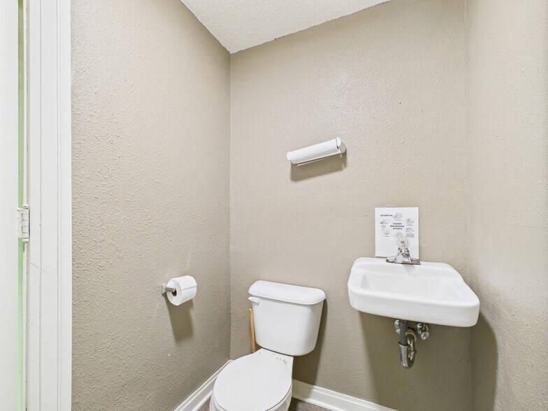 More Photos Of 619 Blondeau St, Keokuk Office For Sale