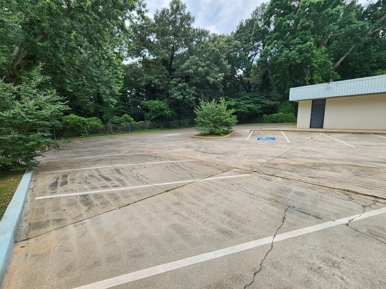 More Photos Of 3463 Flat Shoals Rd, Decatur Office Residential For Sale