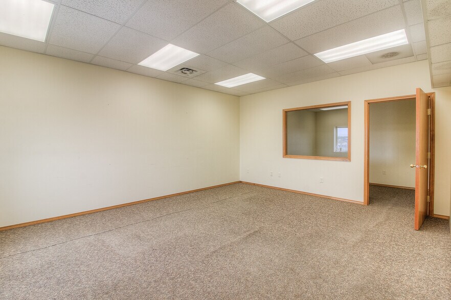 More Photos Of 501 Stover Rd, Grandview Industrial For Sale