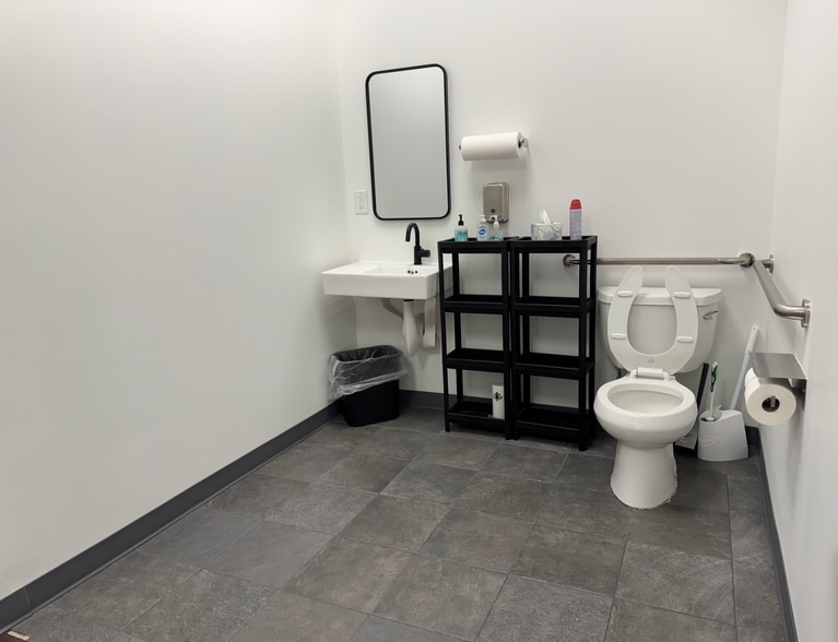 More Photos Of 1120 Curran St NW, Atlanta Showroom For Lease