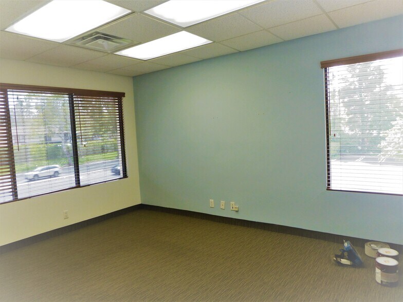 More Photos Of Central Westlake Village- Abundant parking, Westlake Village Medical For Lease