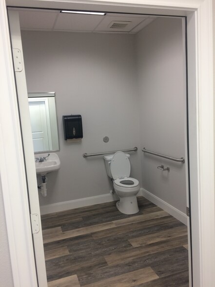 More Photos Of 21627 Rhodes Rd, Spring Warehouse For Lease