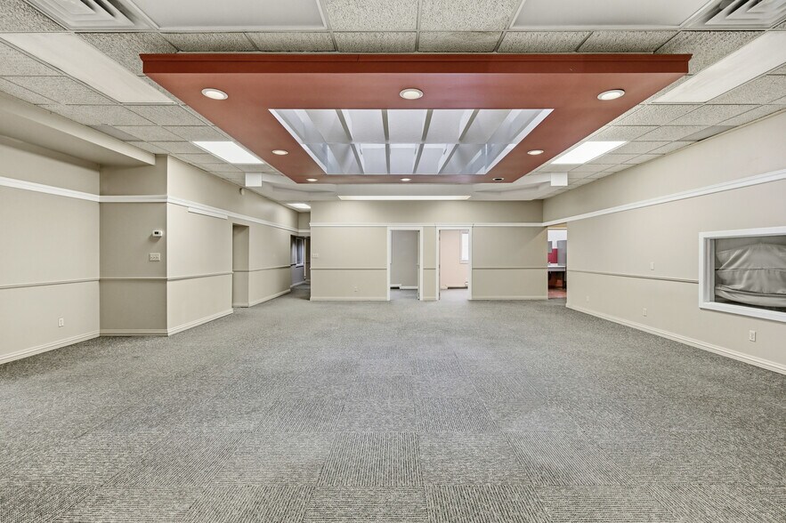 More Photos Of 642 Great Northern Rd, Sault Ste Marie Freestanding For Lease