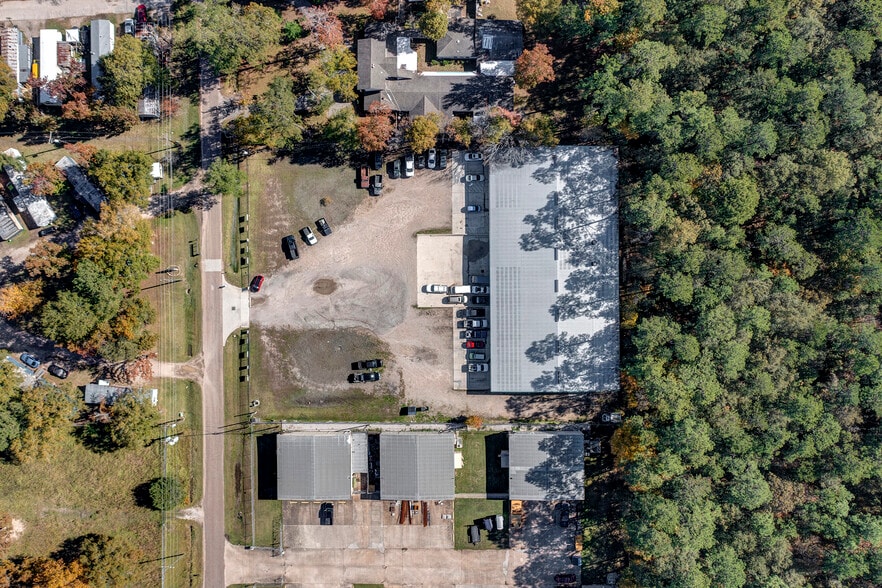 More Photos Of 21820 E Wallis Dr, Porter Warehouse For Lease