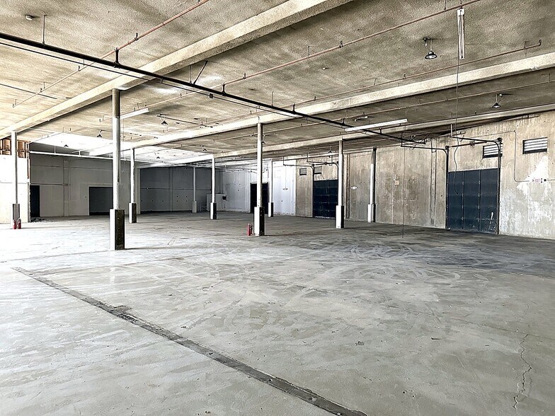 More Photos Of 2463 E 8th St, Los Angeles Manufacturing For Lease